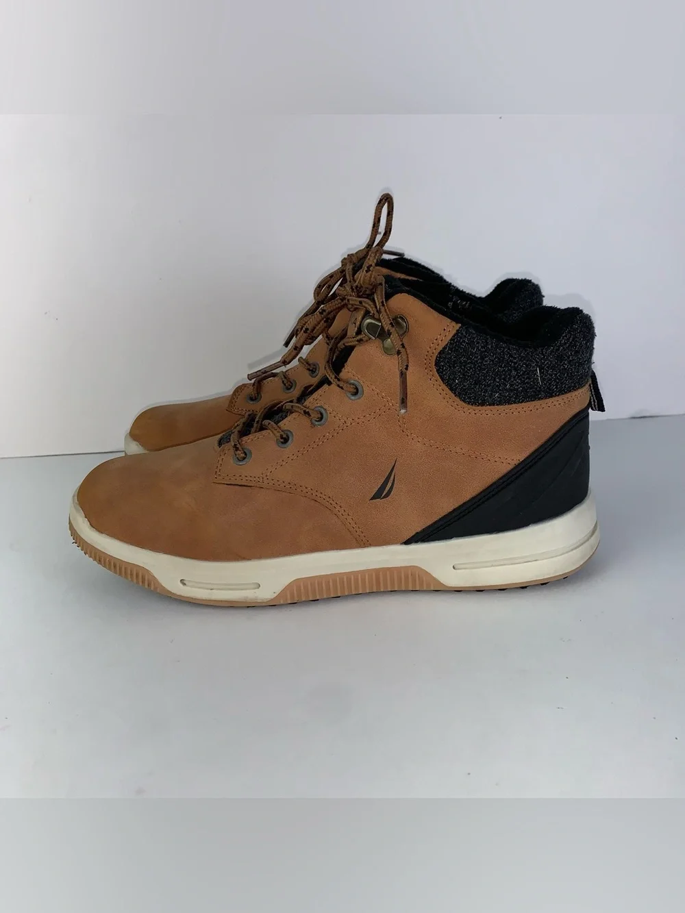 Nautica Kids Work Chukka Boot Youth size 5 big boys